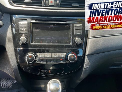 Used 2019 Nissan Rogue S AWD/4WD image 14