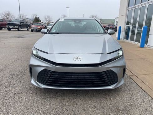 Used 2025 Toyota Camry LE image 3