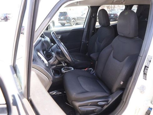 Used 2017 Jeep Renegade Latitude image 8