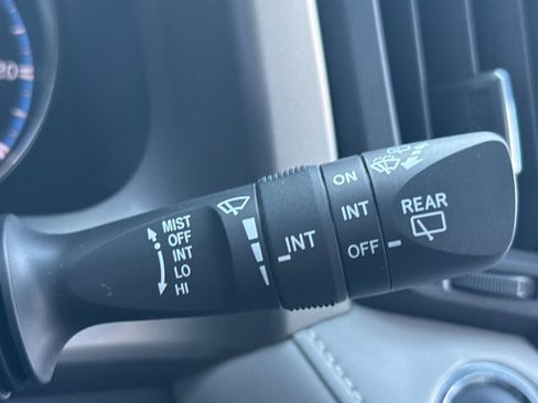 Used 2017 Toyota RAV4 Platinum image 31