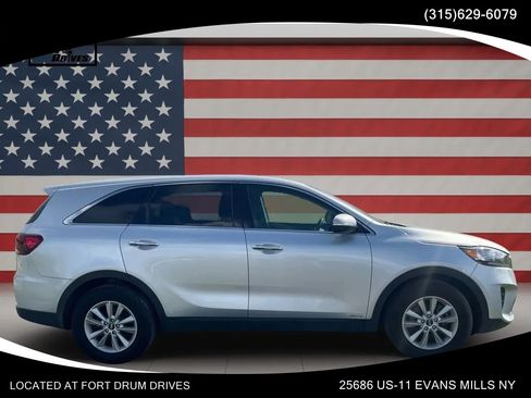 Used 2020 Kia Sorento AWD V6 image 3