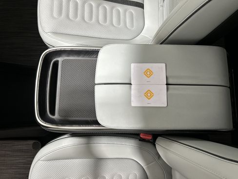 Used 2024 Rivian R1S Adventure AWD/4WD image 31