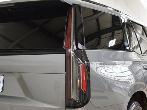 Used 2023 Cadillac Escalade Sport w/ LPO, ONYX Package image 19