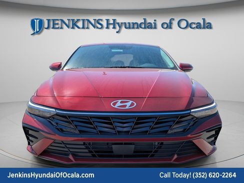 Used 2025 Hyundai Elantra Limited image 8