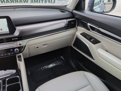 Used 2025 Kia Telluride S image 18