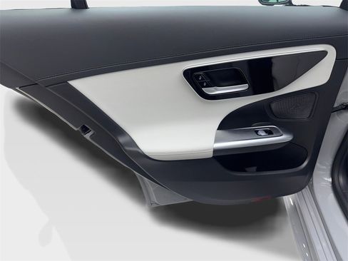 Used 2025 Mercedes-Benz C 300 Sedan image 34