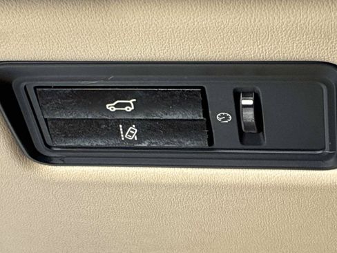 Used 2015 Land Rover Range Rover HSE AWD/4WD image 28