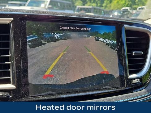 Used 2021 Chrysler Pacifica Touring AWD/4WD image 13