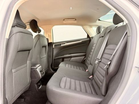 Used 2019 Ford Fusion SE FWD image 14