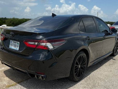 Used 2021 Toyota Camry SE FWD image 5