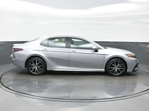 Used 2024 Toyota Camry SE FWD image 7