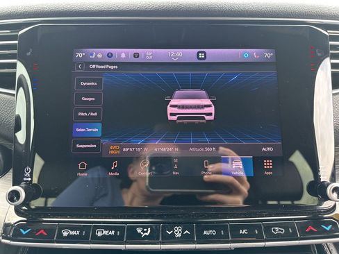 Used 2024 Jeep Wagoneer Series III image 37