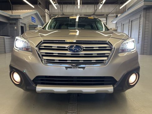 Used 2017 Subaru Outback 2.5i Limited image 2