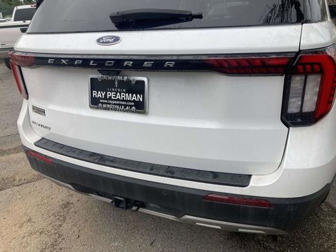 Used 2025 Ford Explorer Active w/ Active Comfort Package image 4