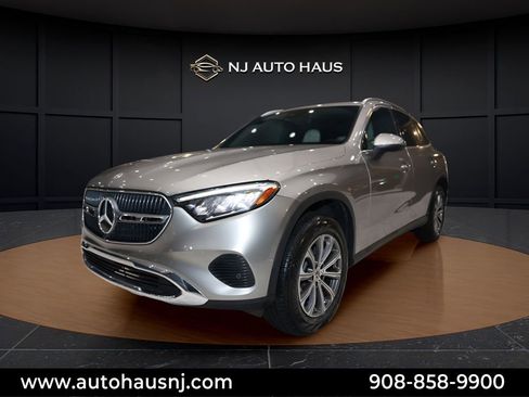 Used 2023 Mercedes-Benz GLC 300 image 4