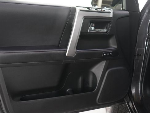 Used 2022 Toyota 4Runner Limited AWD/4WD image 18
