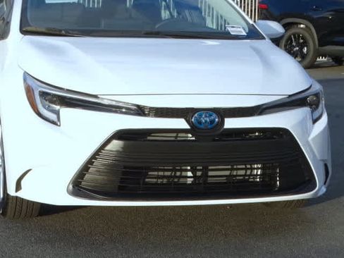 Used 2025 Toyota Corolla LE image 4