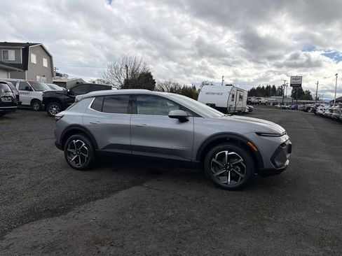 New 2026 Chevrolet Equinox EV LT AWD/4WD image 7