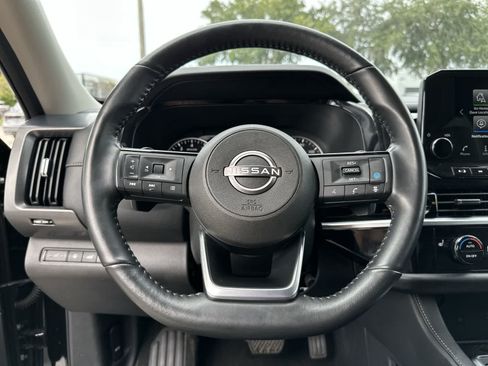 Used 2025 Nissan Pathfinder SL AWD/4WD image 20