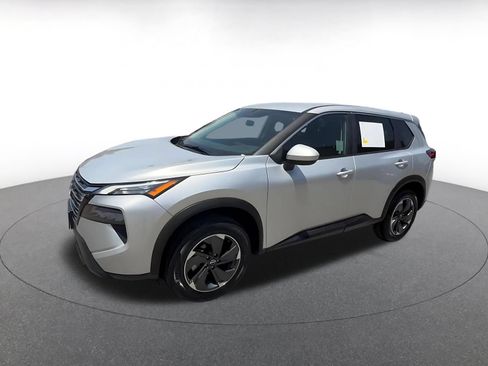Used 2025 Nissan Rogue SV FWD image 8