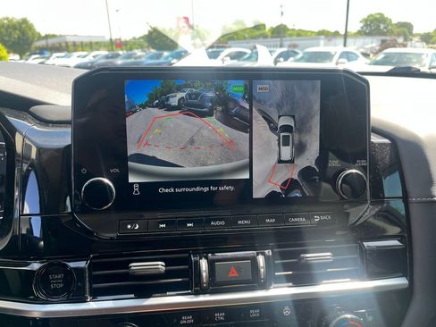Used 2025 Nissan Pathfinder SL AWD/4WD image 22