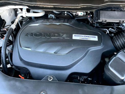 Used 2018 Honda Pilot Touring image 32