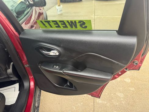 Used 2015 Jeep Cherokee Trailhawk w/ Comfort/Convenience Group image 16