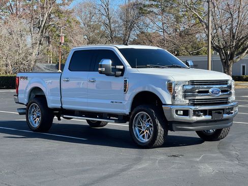 Used 2019 Ford F250 Lariat w/ Lariat Ultimate Package image 4