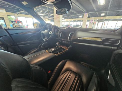Used 2018 Maserati Levante GranLusso image 19