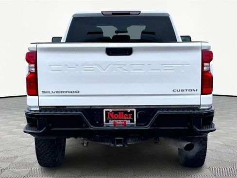 Used 2024 Chevrolet Silverado 2500 Custom w/ Custom Value Package image 4