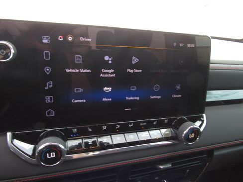 Used 2024 Chevrolet Colorado Z71 w/ Z71 Convenience Package 2 image 17