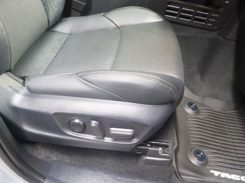 Used 2024 Toyota Tacoma Limited w/ Limited Package (LT) image 66