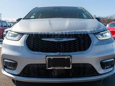 New 2026 Chrysler Pacifica Select image 3