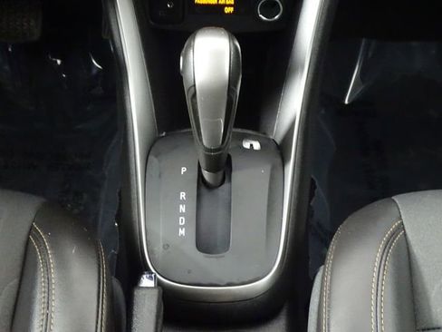 Used 2020 Chevrolet Trax LT w/ LT Convenience Package FWD image 33