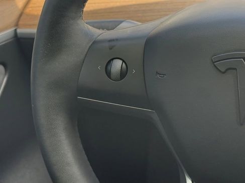 Used 2023 Tesla Model 3 Standard Range image 10