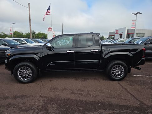 Certified 2025 Toyota Tacoma Limited AWD/4WD image 6