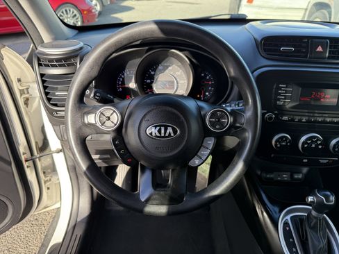 Used 2015 Kia Soul + image 12