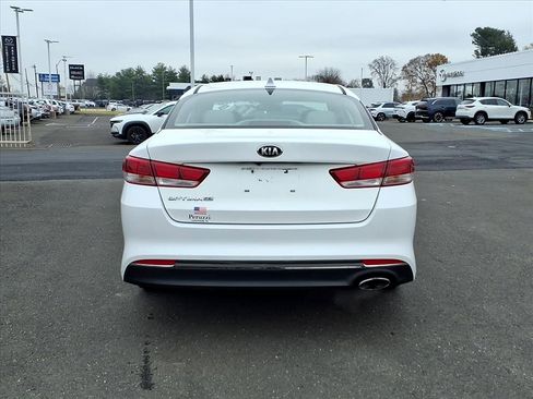 Used 2017 Kia Optima LX image 5