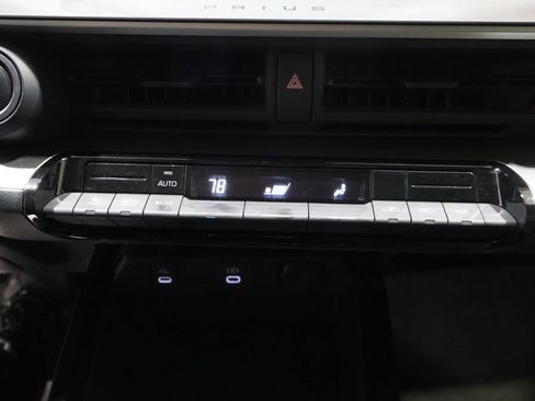 Used 2023 Toyota Prius LE image 28