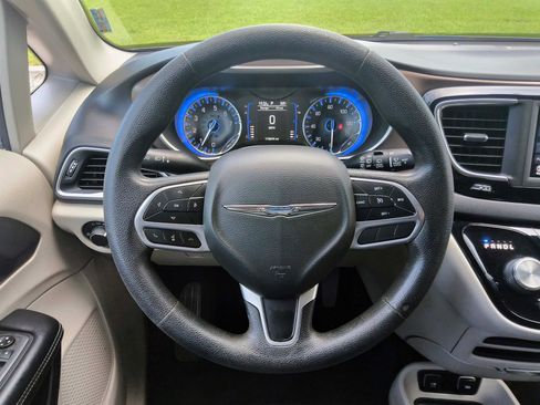 Used 2021 Chrysler Voyager Lxi FWD image 7