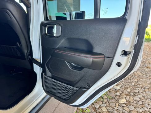 Used 2025 Jeep Wrangler Unlimited Rubicon w/ Convenience Group AWD/4WD image 25