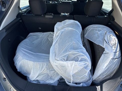 Used 2024 Nissan Leaf S image 28