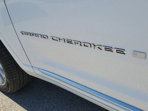 Used 2024 Jeep Grand Cherokee L Summit w/ Advanced Protech Group IV AWD/4WD image 9