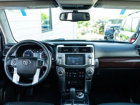 Used 2018 Toyota 4Runner Limited AWD/4WD image 19