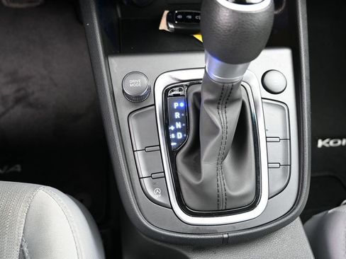 Used 2023 Hyundai Kona SEL w/ Winter Weather Package image 18