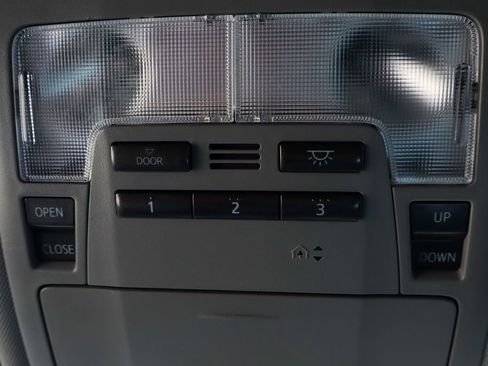 Used 2019 Toyota Highlander XLE image 28