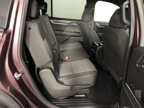 Used 2025 GMC Acadia Elevation image 11