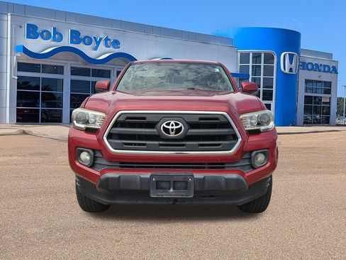 Used 2017 Toyota Tacoma SR5 w/ Tow Package RWD image 8