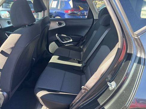 Used 2025 Kia Soul LX w/ LX Technology Package FWD image 22