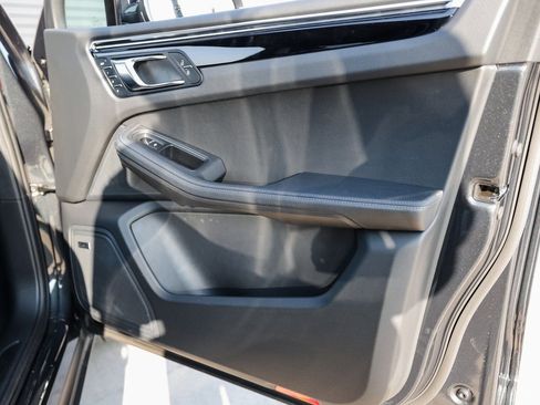 Certified 2026 Porsche Macan image 27